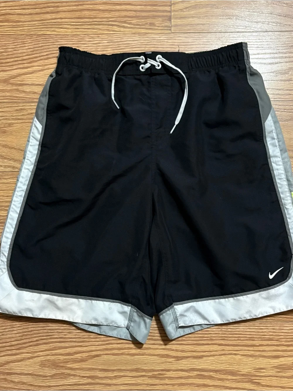 Nike Swim Trunks Board Shorts Men’s Large Black Gray Green